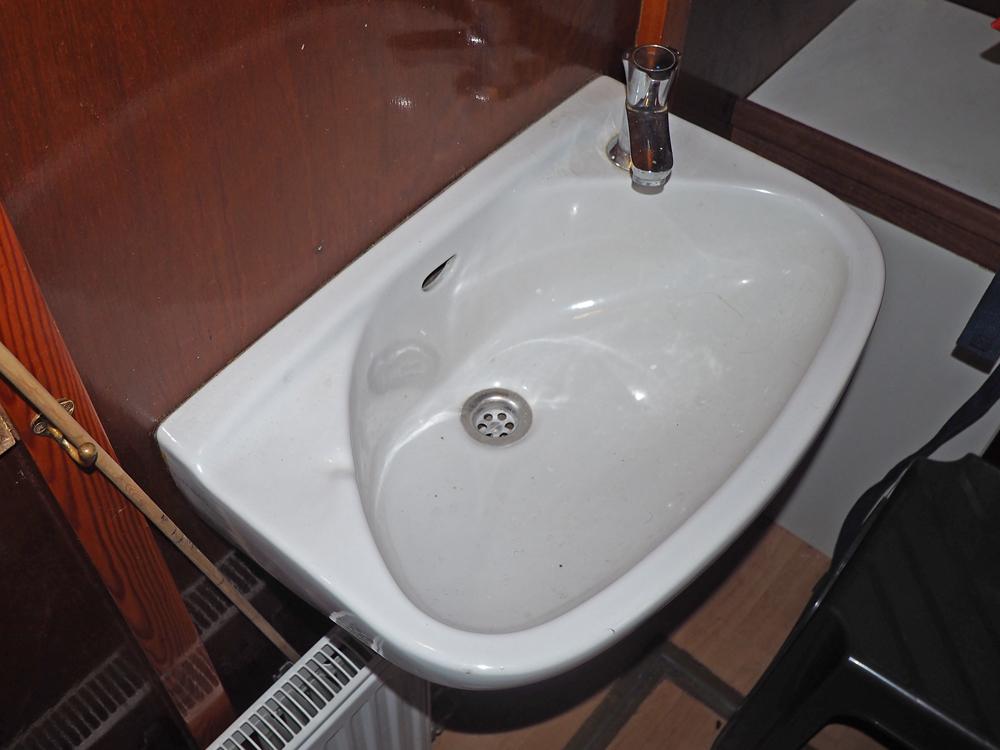 Saloon, Accommodation